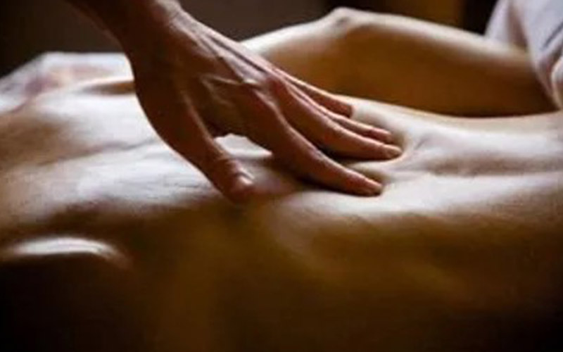 massage-goldfinger-cote-azur-massage-deep-tissue